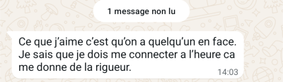 Ce que j’aime, c’est qu’on a quelqu’un en face, une vraie interaction. Je sais que je dois me connecter à l’heure, ça me donne de la rigueur.